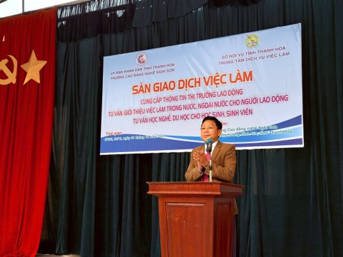 Xếp Phương phát biểu.jpg