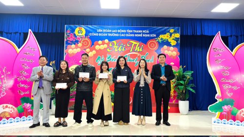 gen-o-ảnh nhận giải g&oacute;i b&aacute;nh.jpg