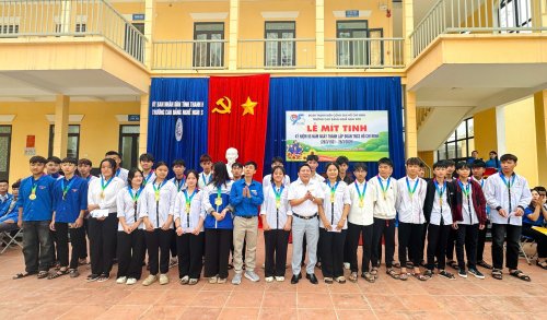 TRAO HUY CHƯƠNG.jpg