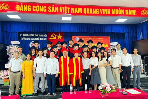 gen-h-tập thể.jpg